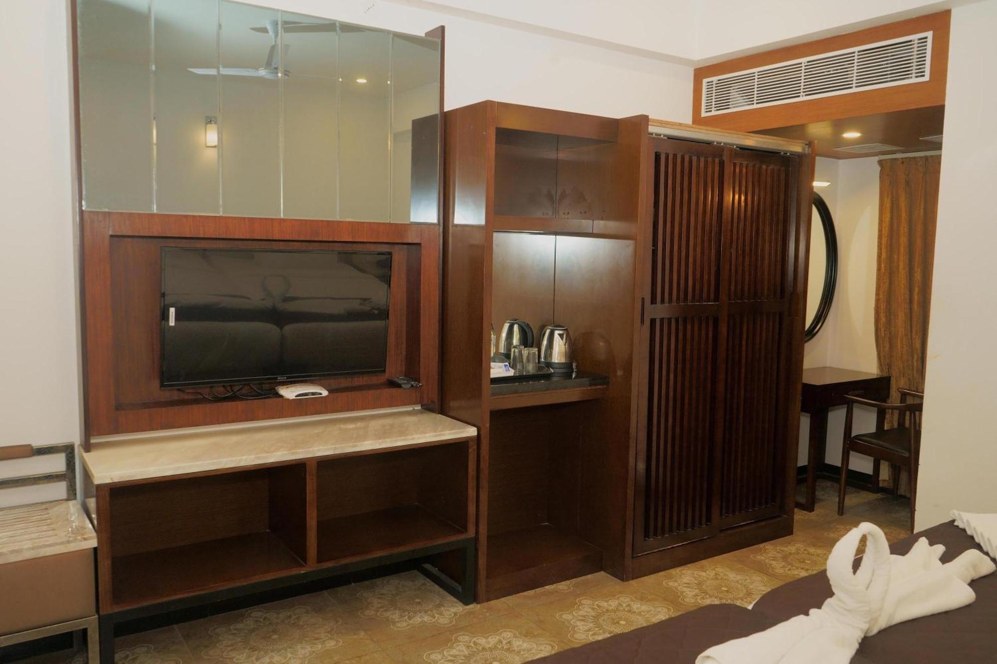 Geo Hotel Пондичери Екстериор снимка